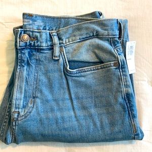 Light denim Old Navy men’s Jeans.